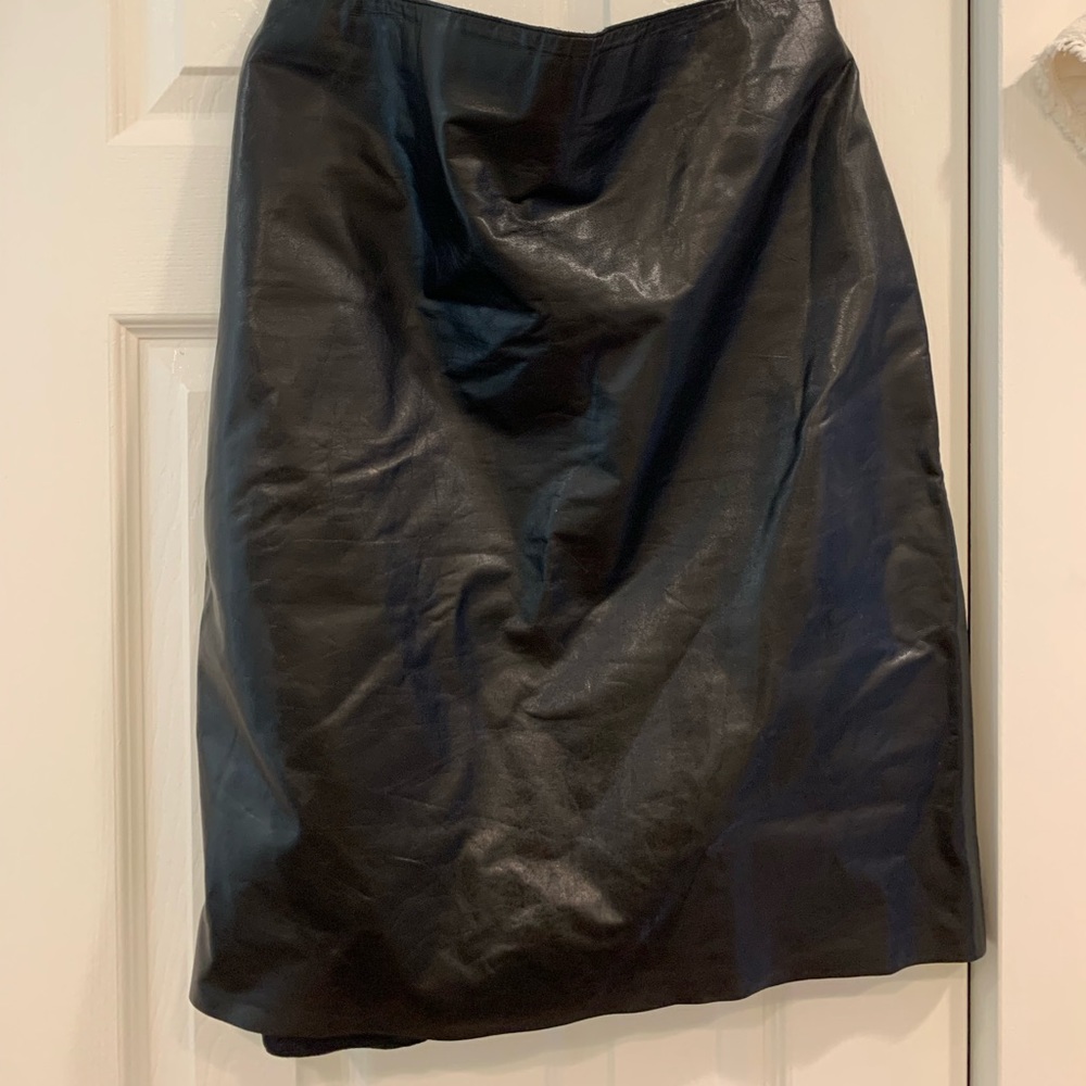theory size 8 black leather skirt